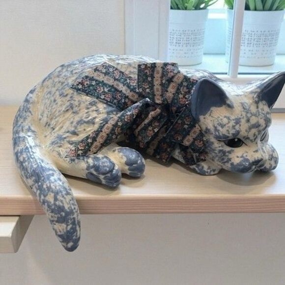 Katy's Country Charm by Karen Blue/White Shelf Sitting Chintz Ceramic Cat 9"X4" - Picture 11 of 12